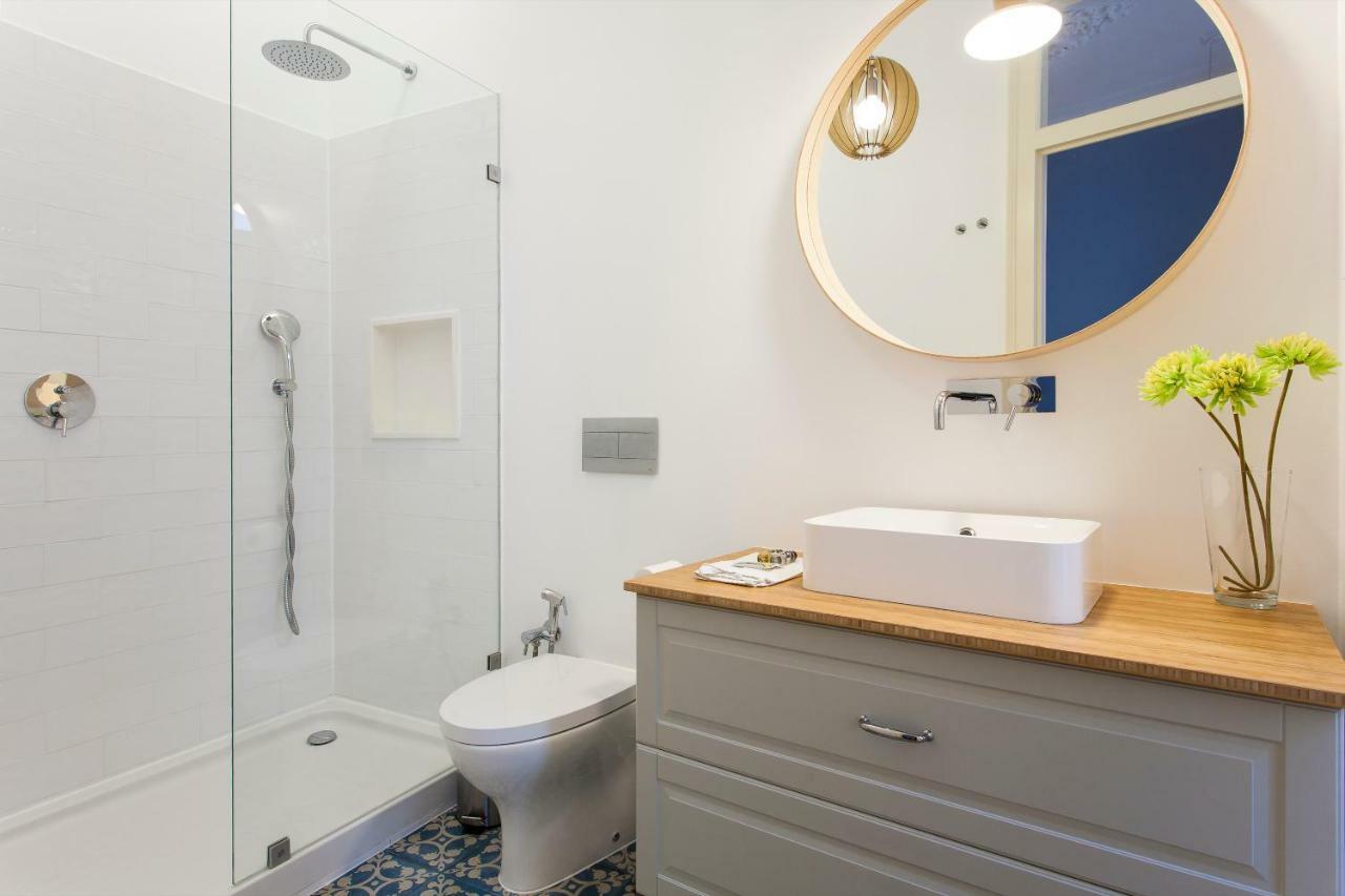 Bairro Alto 3 Bedroom Patio Flat! Lisbon Exterior photo